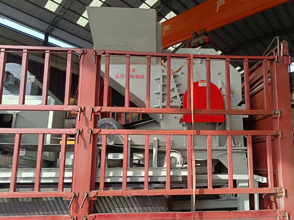 1300破碎機發貨現場