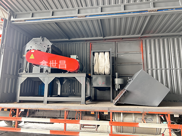 1000型破碎機發往江西